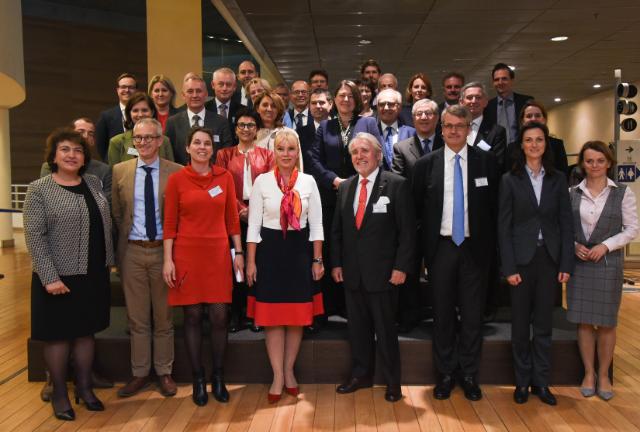 Auto manufacturers, suppliers and trade unions focus on social aspect of decarbonisation