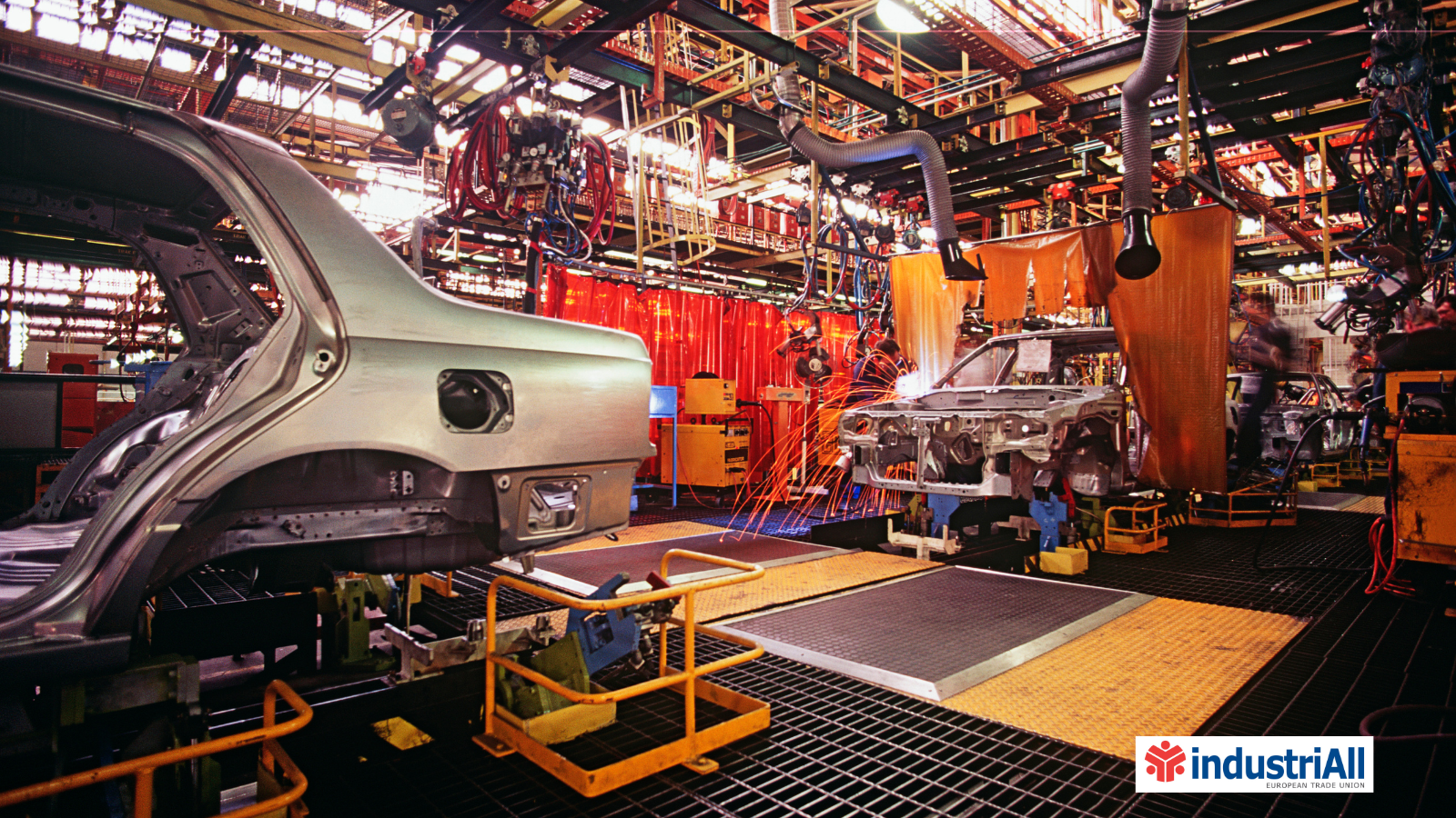 Workers in Yura need fair wages and decent working conditions!