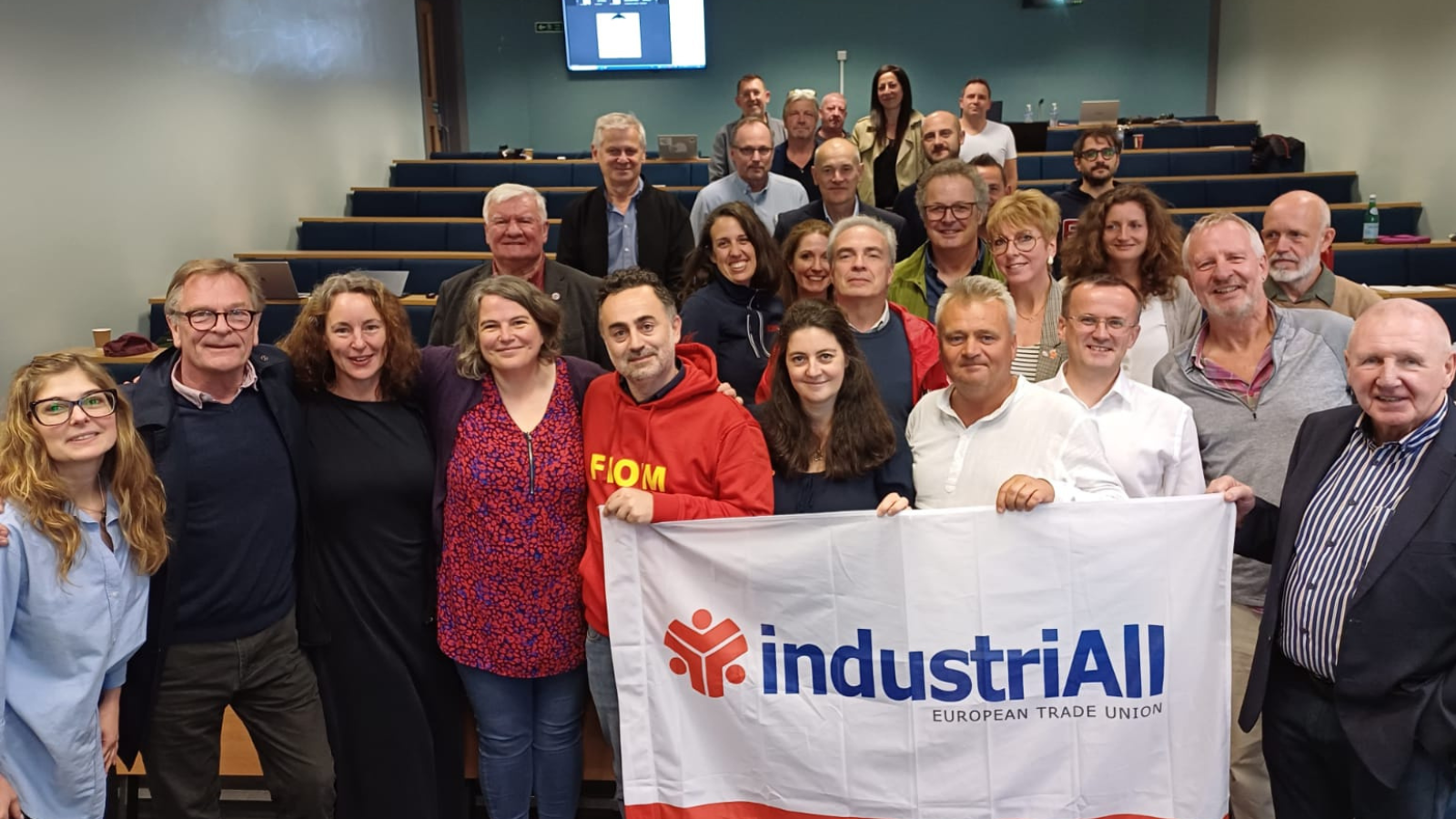 Together for the right to strike!